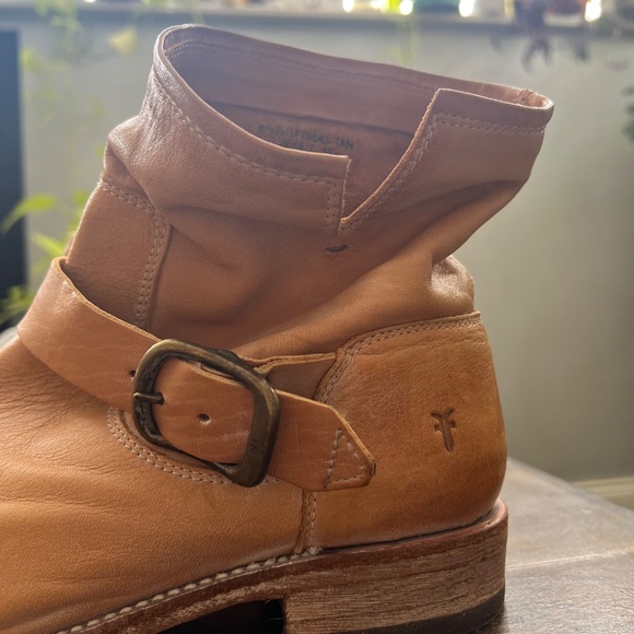 Pre-Loved Frye Veronica Booties 8.5 - Picture 3 of 8